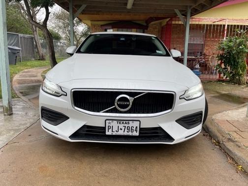 Photo 1 of 18 of 2020 Volvo S60 T5 Momentum